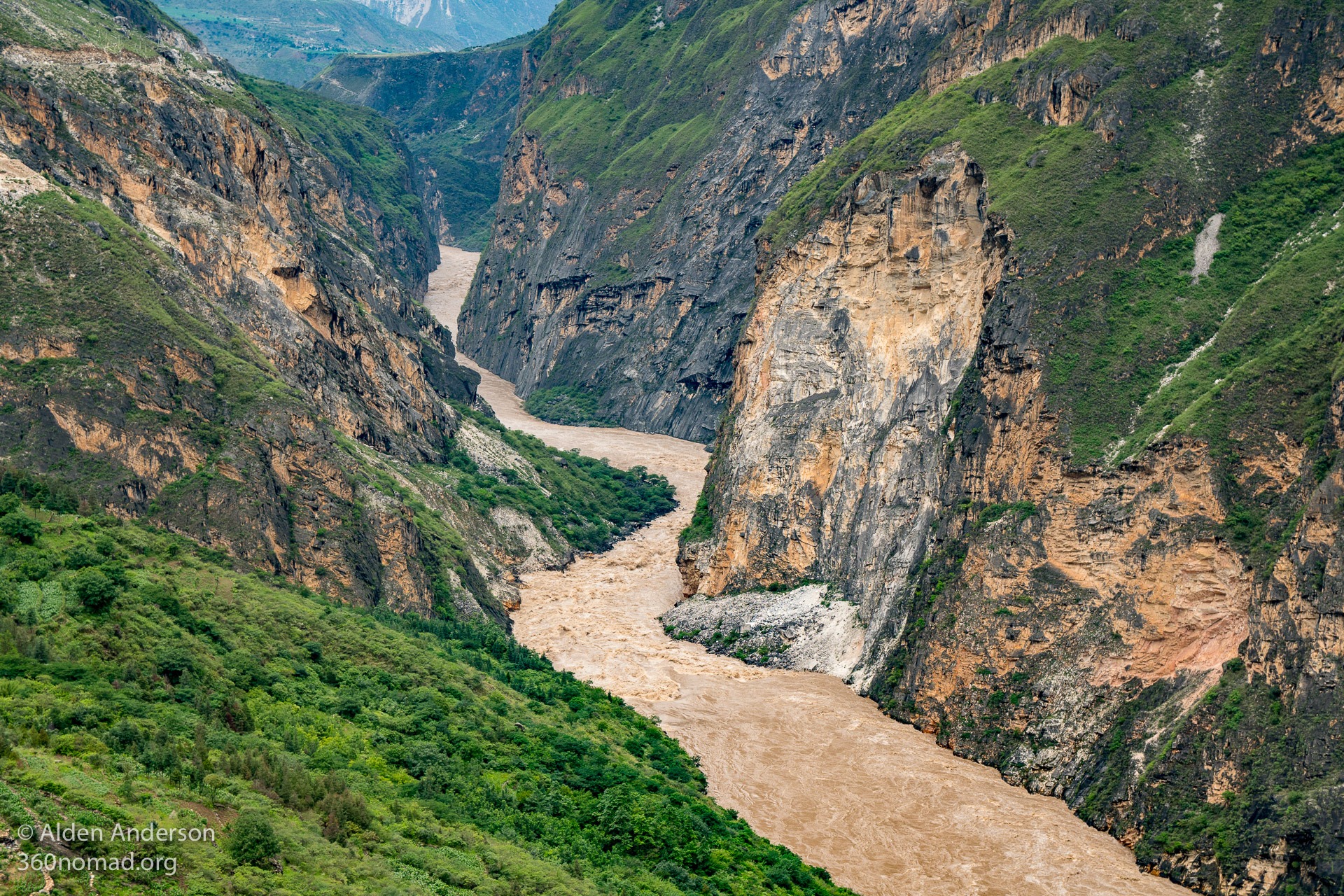 Tiger Leaping Gorge — Complete Hiking Guide
