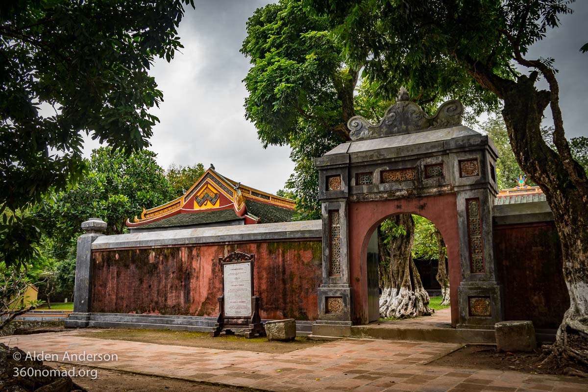 Chi Khiem Temple, Tu Duc Tomb 