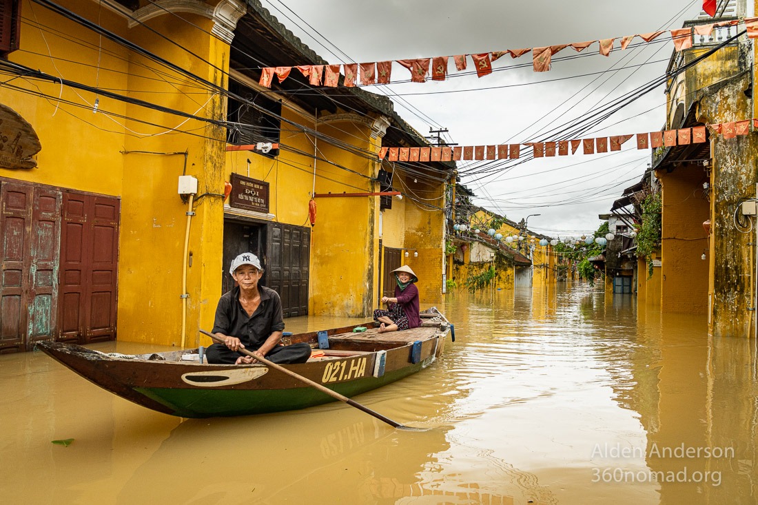 Nam, Flood Hoi An Boat