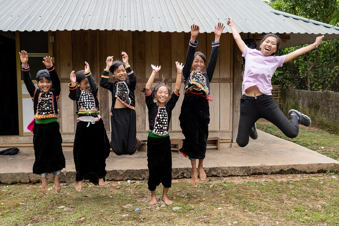 SiLa Kids jumping with Trinh